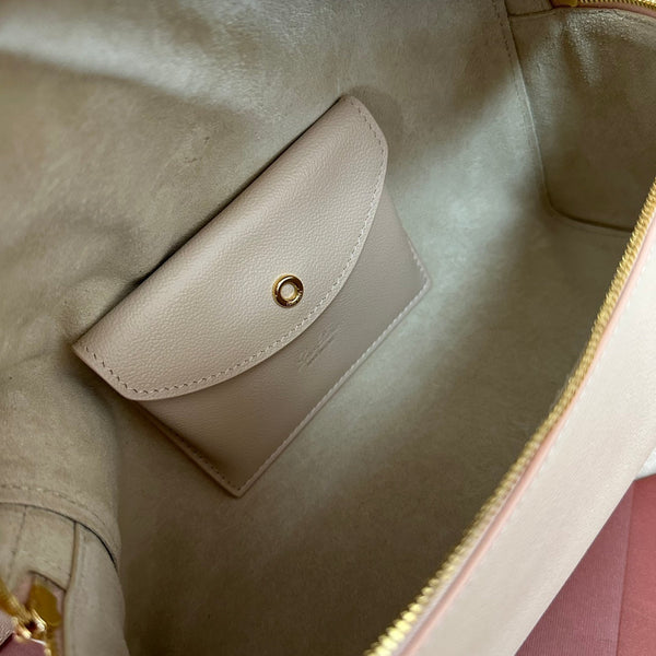 BORSA EXTRA L27 IN PELLE DI VITELLO LISCIA ROSA CHIARO CON FERRAMENTA ORO