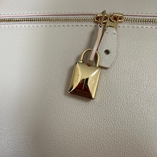 BORSA EXTRA L27 IN PELLE DI VITELLO LISCIA ROSA CHIARO CON FERRAMENTA ORO