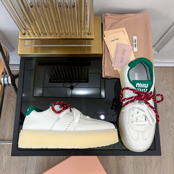 Sneakers Miu bianche in misto pelle di vacchetta con stringhe rosse