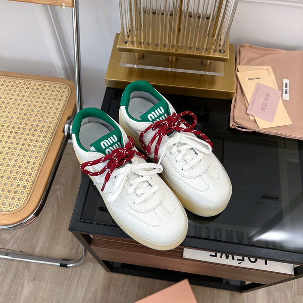 Sneakers Miu bianche in misto pelle di vacchetta con stringhe rosse