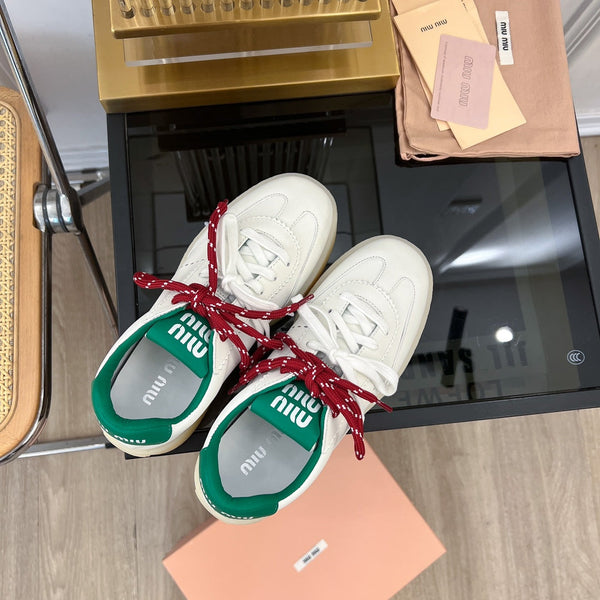 Sneakers Miu bianche in misto pelle di vacchetta con stringhe rosse