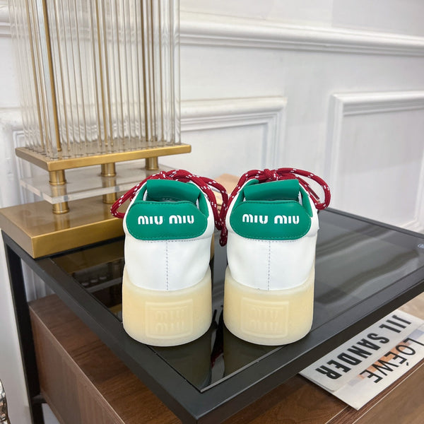 Sneakers Miu bianche in misto pelle di vacchetta con stringhe rosse
