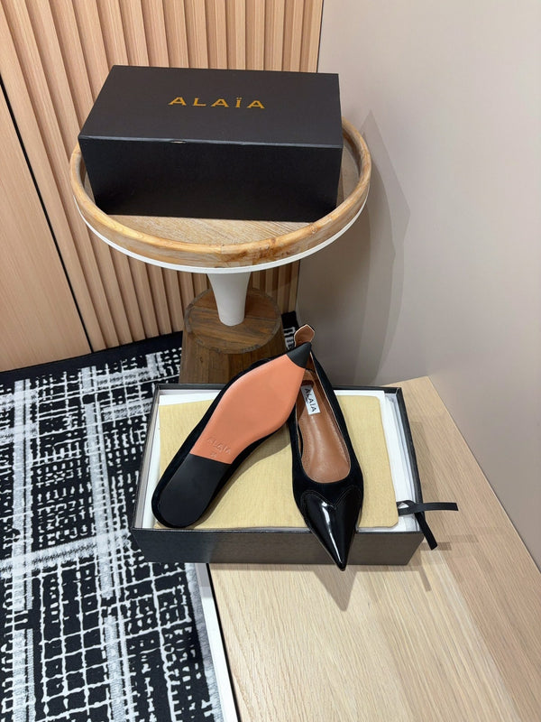Alaila Ballerina Flats Coeur In Black Suede 933070