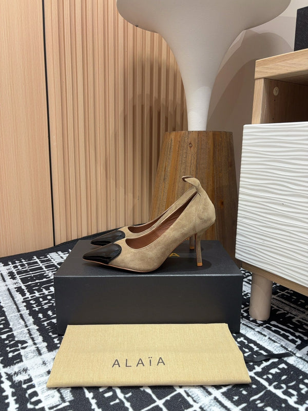 Alaia Pump Coeur 85mm in pelle scamosciata marrone muschio 933080