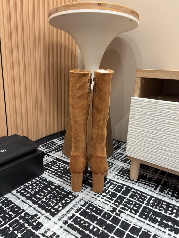 Stivali alti CC 90mm in pelle scamosciata marrone nera