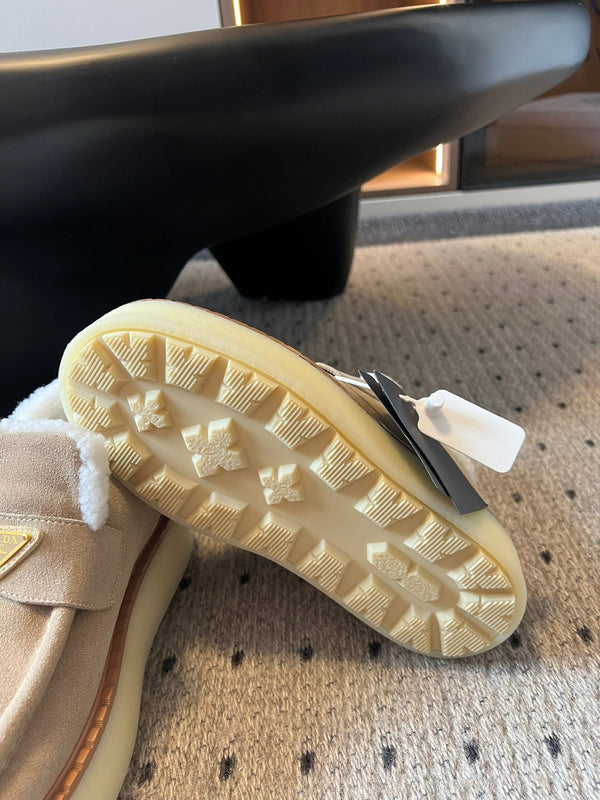 Prada 25s platform ankle boots beige suede and wool 538438