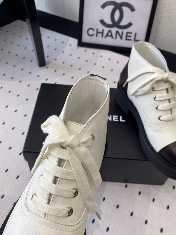 LOW-CUT BOOTS IN BLACK MIX WHITE CALFSKIN