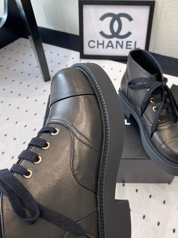 LOW-CUT BOOTS IN BLACK CALFSKIN