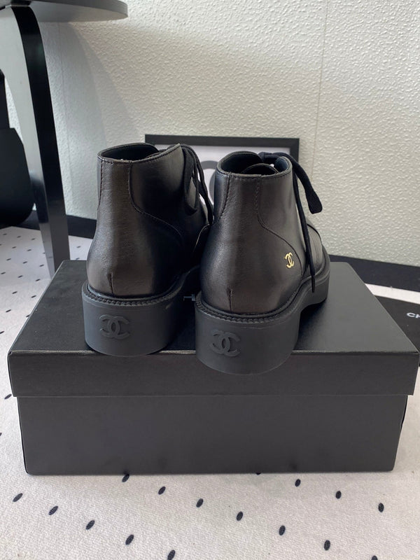 LOW-CUT BOOTS IN BLACK CALFSKIN