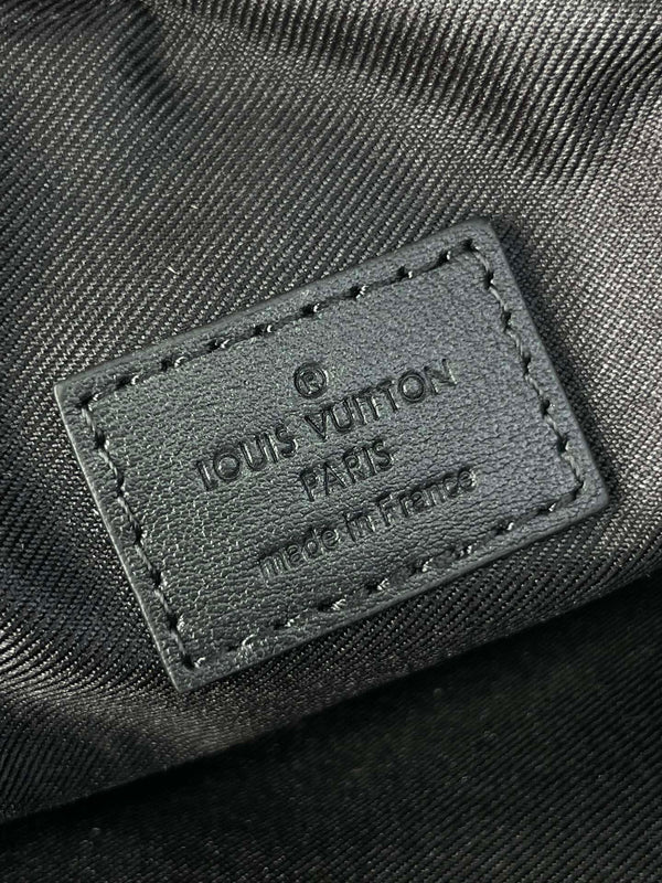 GETAWAY MESSENGER 18 IN BLACK EMBOSSED CALFSKIN