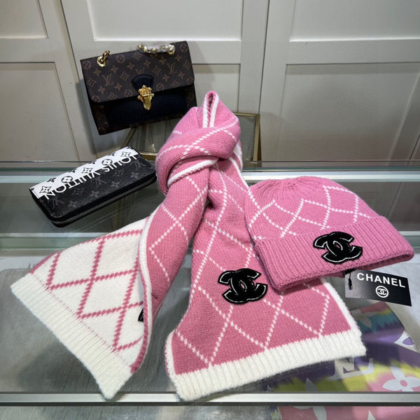 SET HAT AND SCARF IN PUNCH PINK MIX WHITE WOOL 422597