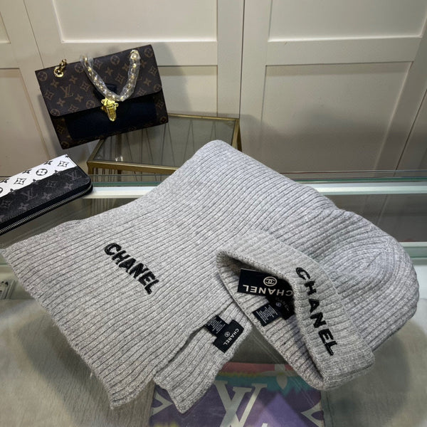 SET HAT AND SCARF IN DOVE GRAY WOOL 422598