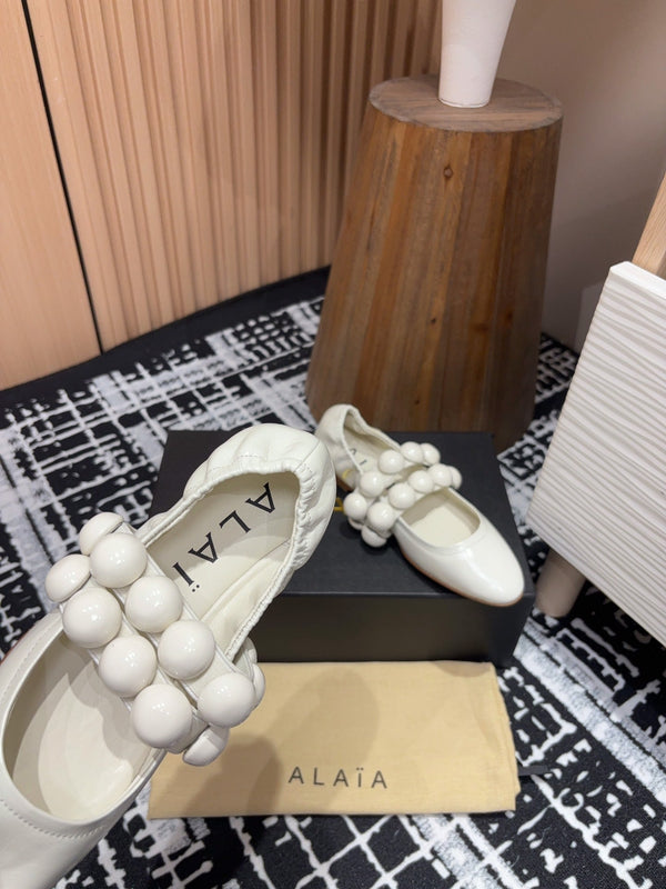 Alaila Sphere Ballet Flats In White Glossy Calfskin 964201