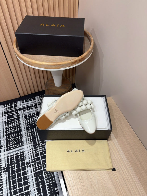 Alaila Sphere Ballet Flats In White Glossy Calfskin 964201