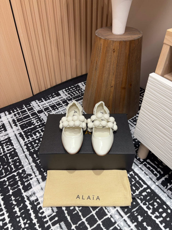 Alaila Sphere Ballet Flats In White Glossy Calfskin 964201