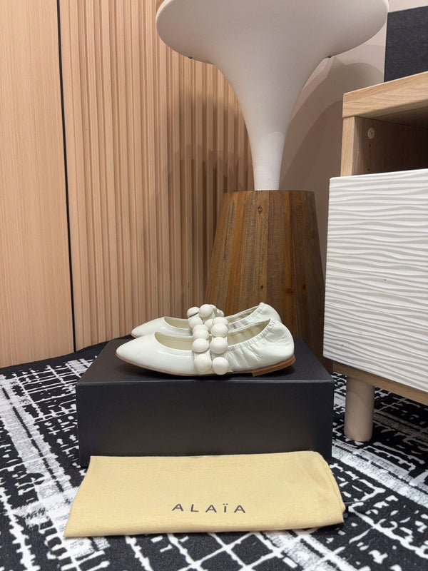 Alaila Sphere Ballet Flats In White Glossy Calfskin 964201