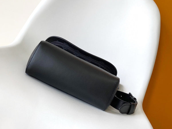 Borsa a tracolla LV Pulse Messenger 26,6 cm in tela nera Monogram Eclipse Reverse