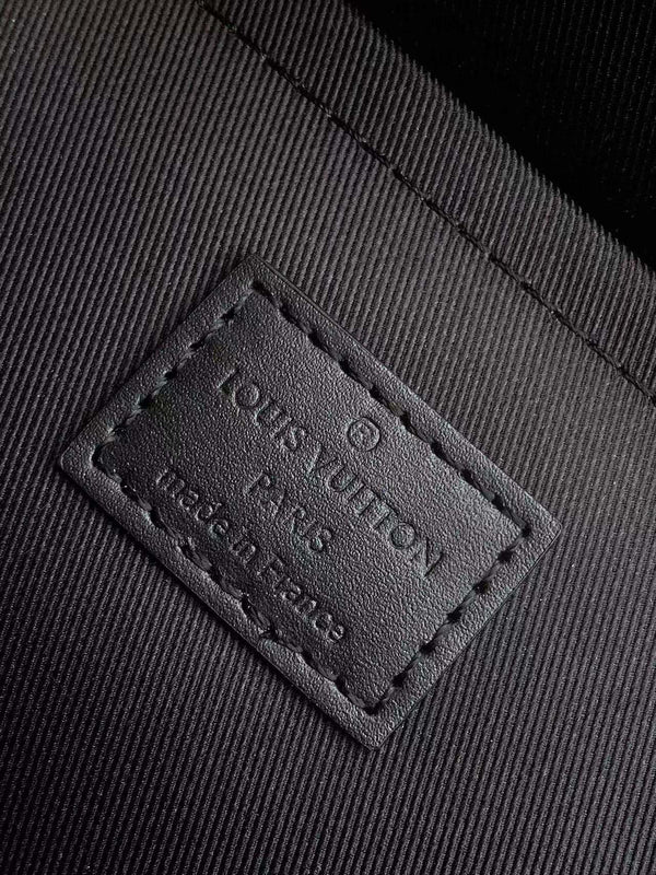 Borsa a tracolla LV Pulse Messenger 26,6 cm in tela nera Monogram Eclipse Reverse