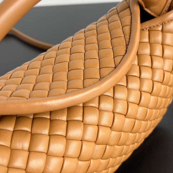 BV Small Cobble Top Handle 23cm Pelle di agnello dorata