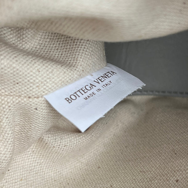 BV Loop Top Handle 19cm Grey Lambskin