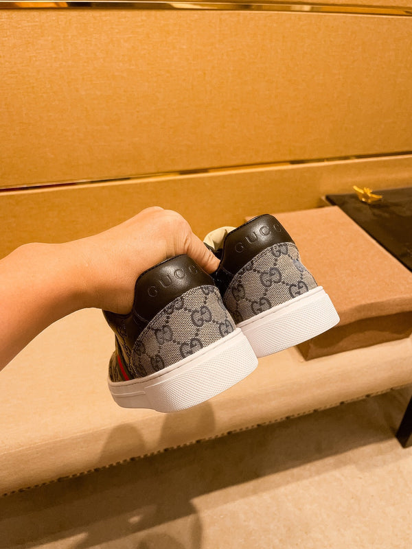 Sneaker GG ACE da uomo in pelle di vacchetta nera 473312