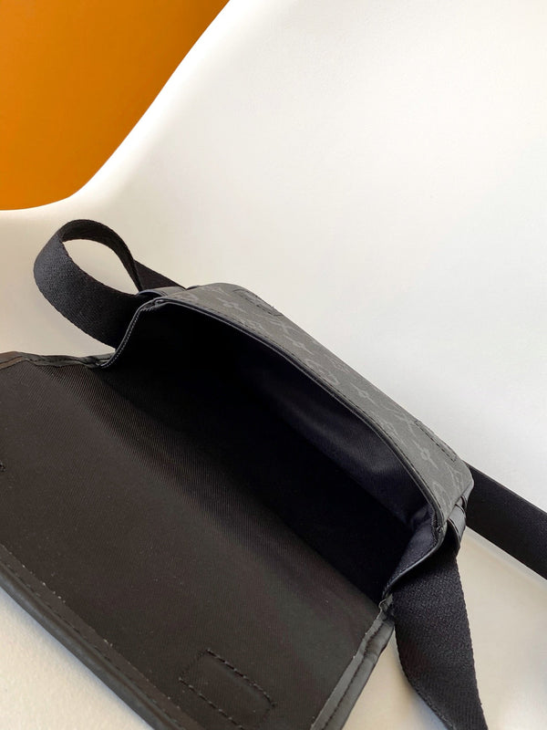 Portafoglio indossabile LV Bosphore 19 cm in tela Monogram Eclipse nera