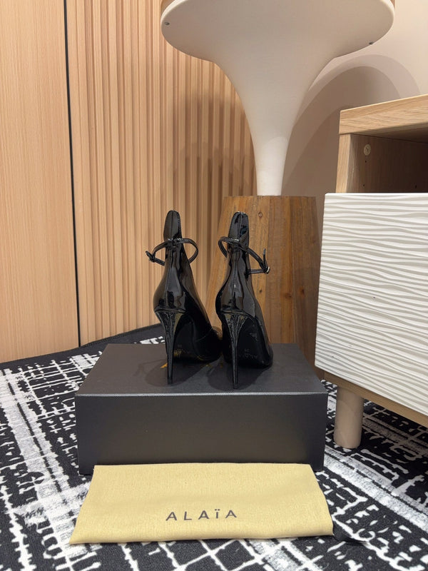 Alaia Decollete Pumps 105mm In Black Glossy Cowhide 121909