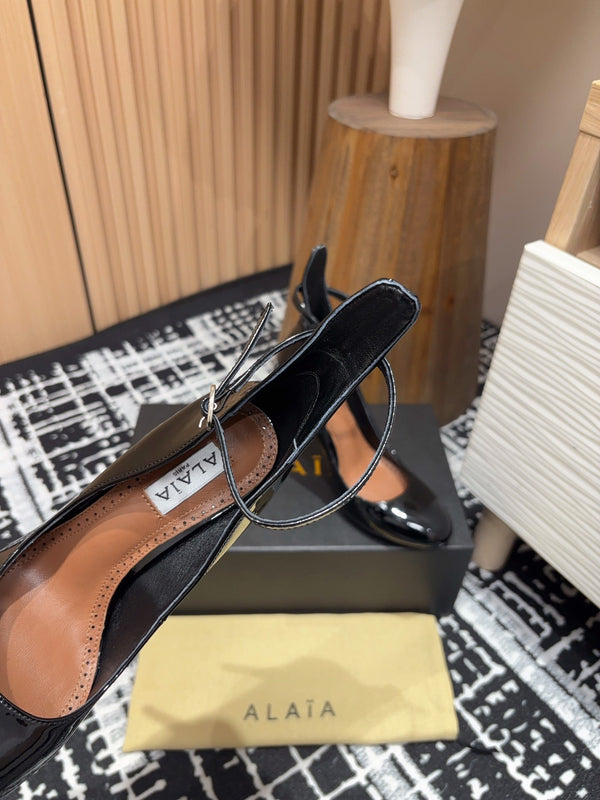 Alaia Decollete Pumps 105mm In Black Glossy Cowhide 121909