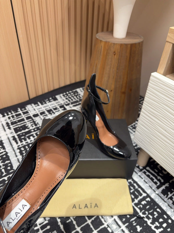 Alaia Decollete Pumps 105mm In Black Glossy Cowhide 121909