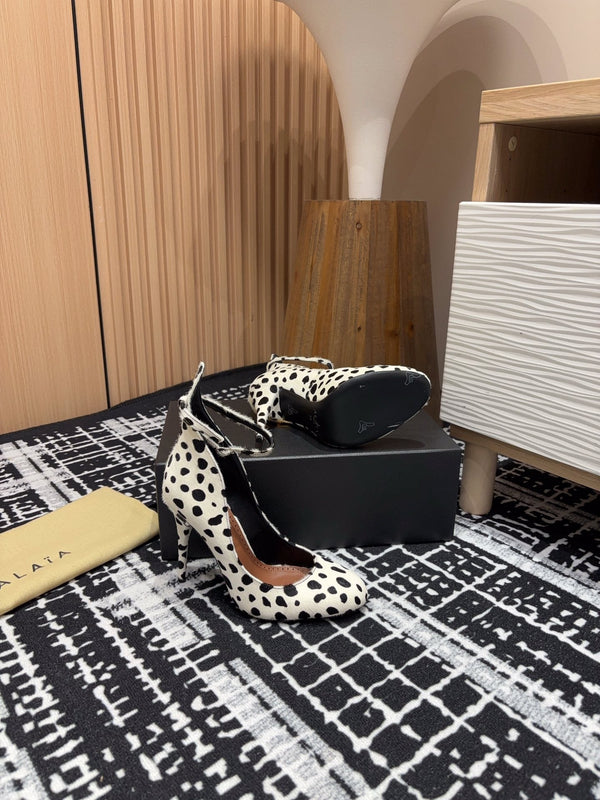 Alaia Decollete Pumps 105mm In White Black Cowhide 121913