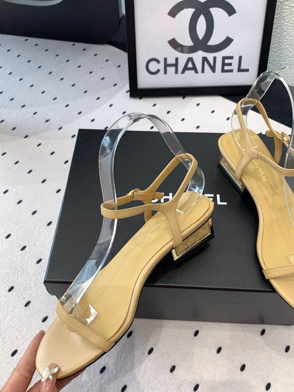 Sandalo CC in pelle di agnello beige scuro 147091