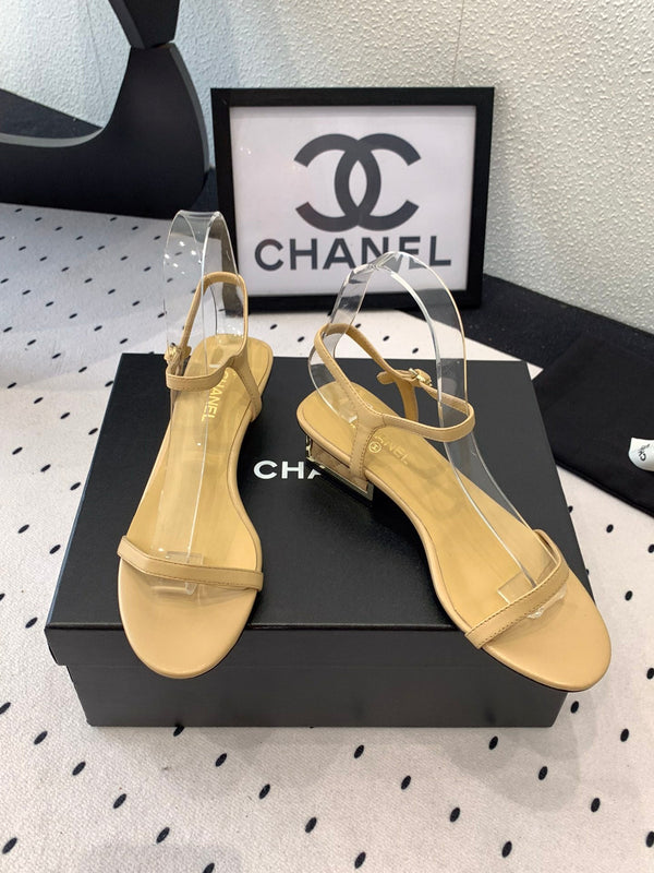 Sandalo CC in pelle di agnello beige scuro 147091