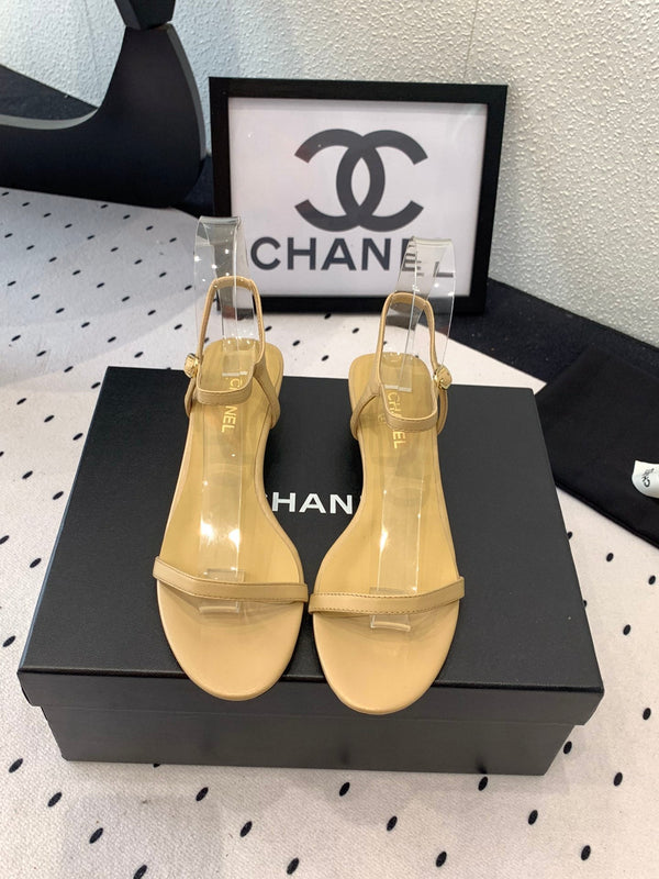 Sandalo CC in pelle di agnello beige scuro 147091