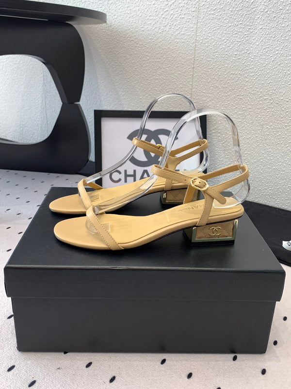 Sandalo CC in pelle di agnello beige scuro 147091