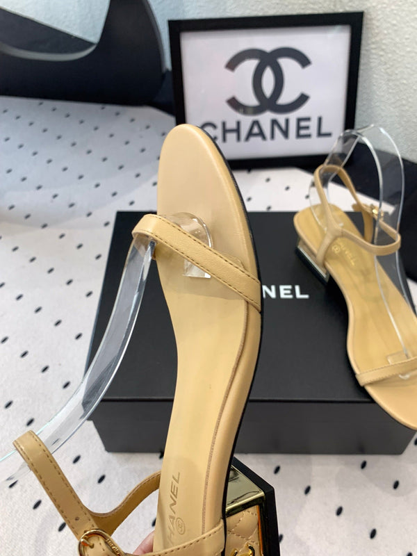 Sandalo CC in pelle di agnello beige scuro 147091