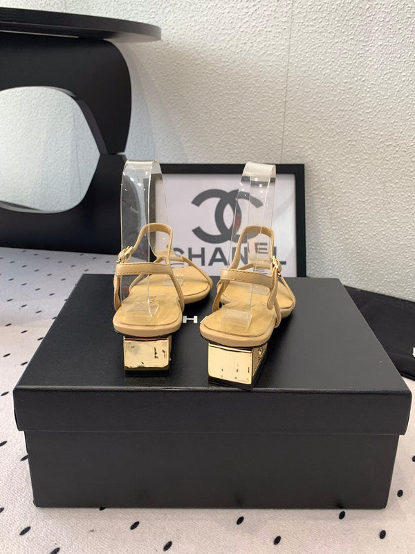 Sandalo CC in pelle di agnello beige scuro 147091