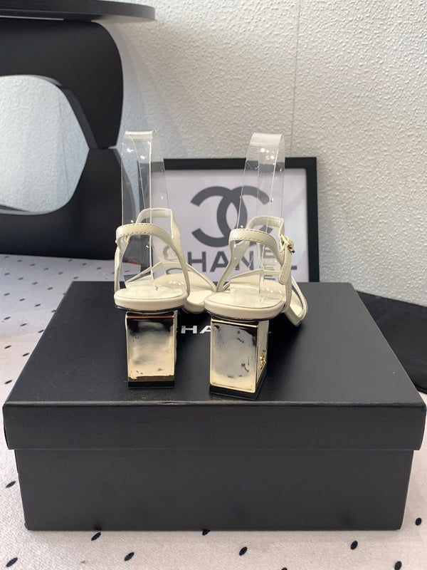 Sandalo CC in pelle di agnello bianca 147093