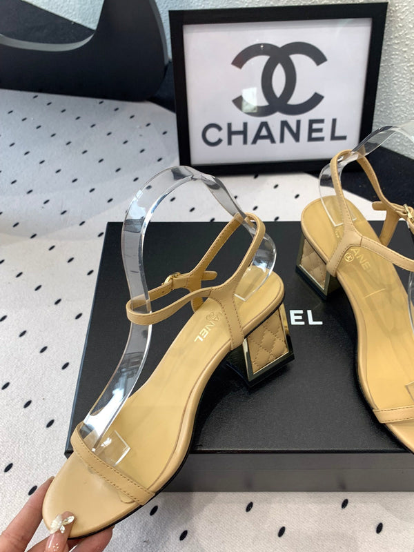 Sandalo CC in pelle di agnello beige scuro 147094