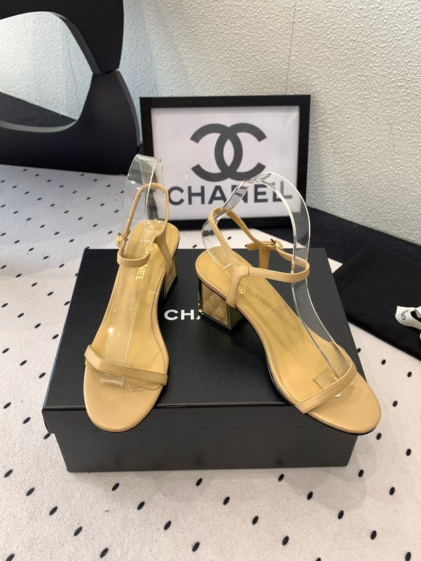 Sandalo CC in pelle di agnello beige scuro 147094