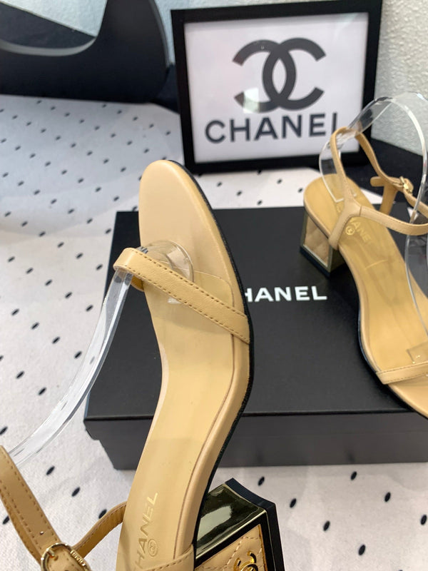 Sandalo CC in pelle di agnello beige scuro 147094