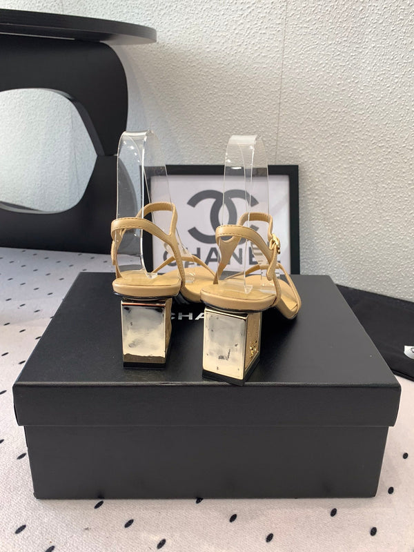 Sandalo CC in pelle di agnello beige scuro 147094