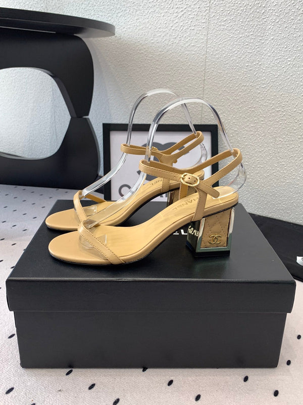 Sandalo CC in pelle di agnello beige scuro 147094