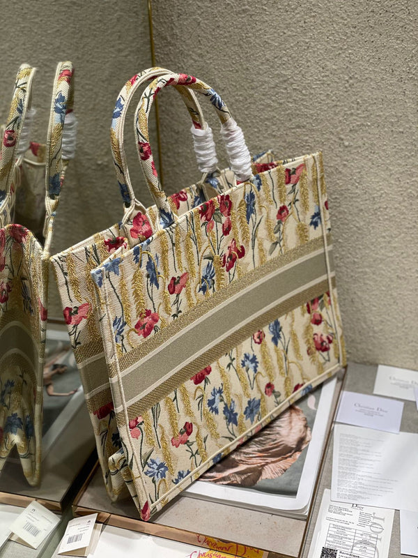 Borsa in tela CD Hibiscus Book Tote da 42 cm 336576