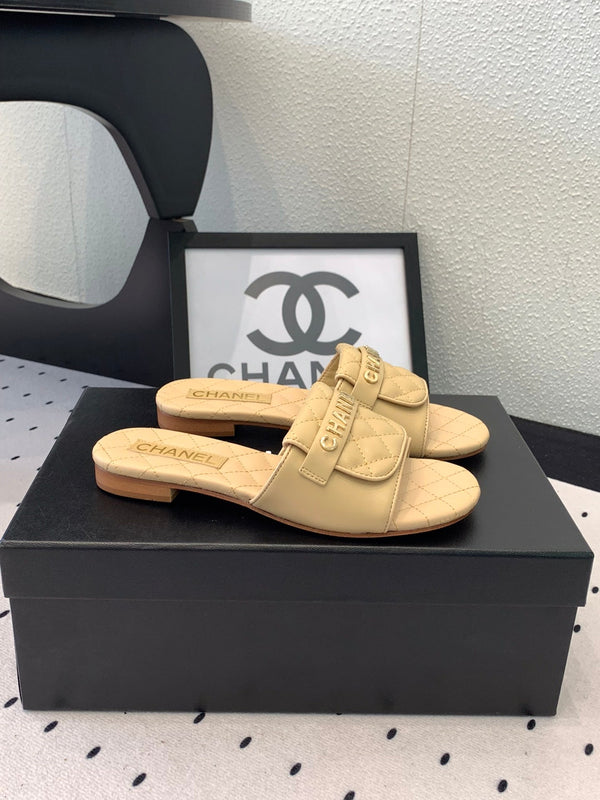 Ciabatte CC in pelle di vacchetta trapuntata beige 147026