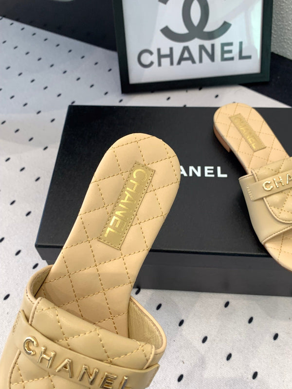 Ciabatte CC in pelle di vacchetta trapuntata beige 147026