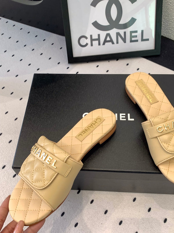 Ciabatte CC in pelle di vacchetta trapuntata beige 147026