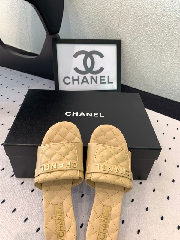 Ciabatte CC in pelle di vacchetta trapuntata beige 147026