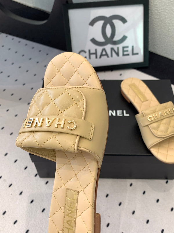 Ciabatte CC in pelle di vacchetta trapuntata beige 147026