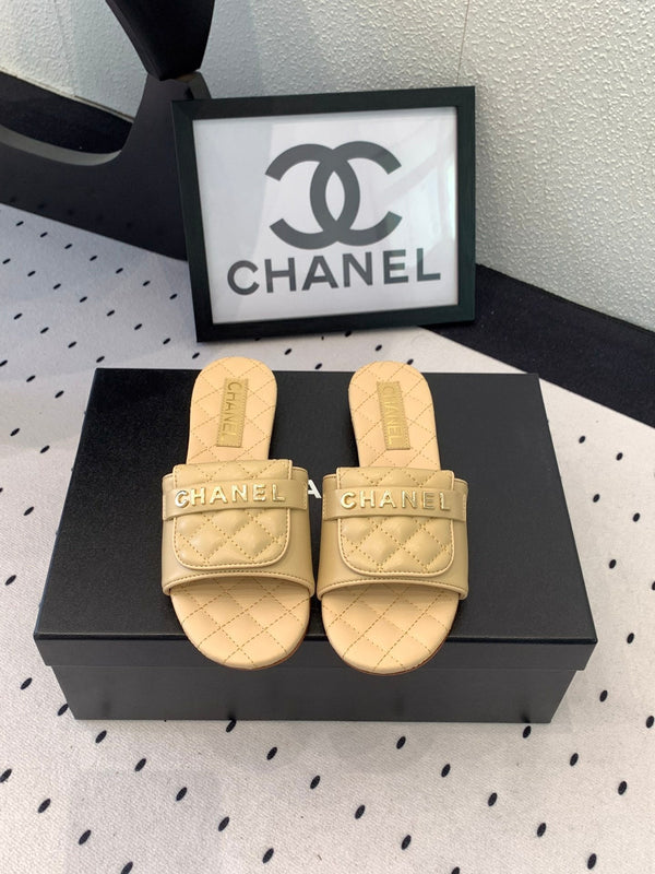 Ciabatte CC in pelle di vacchetta trapuntata beige 147026