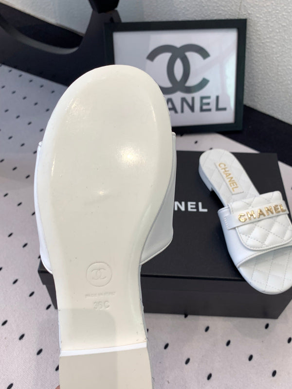 Ciabatte CC in pelle di vacchetta trapuntata bianca 147028